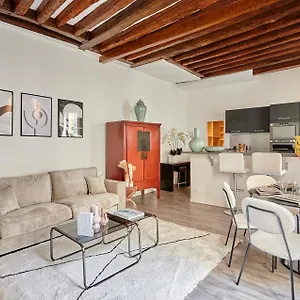 Apartment Center Of By Prestige, Paris